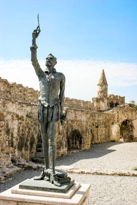 Cervantes نافبكْتوس المظهر الخارجي الصورة
